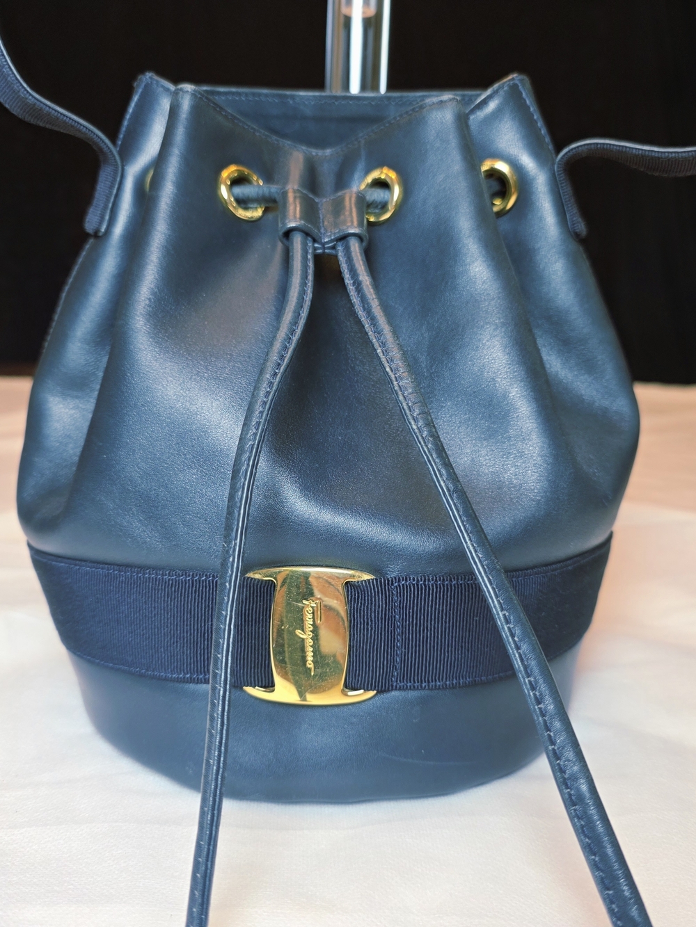 Vintage Salvatore Ferragamo Vara Navy Leather Bucket Shoulder Bag Italy w COA